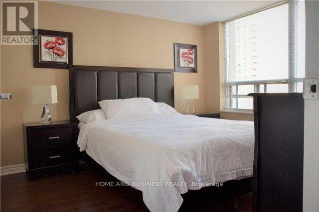 Building Photo - 310 Burnhamthorpe Rd W