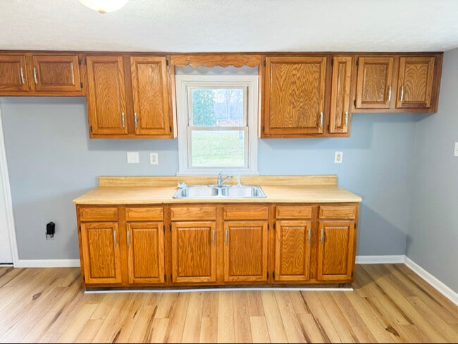 Foto del edificio - 2866 W Blue Lick Rd