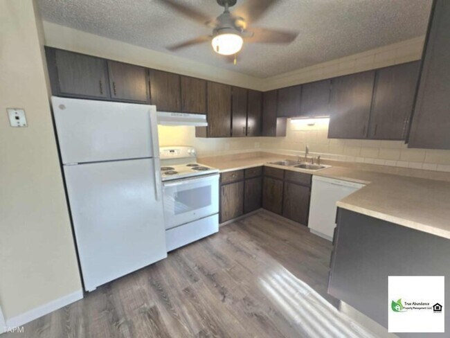 Foto del edificio - Cozy &amp; Stunning One Bedroom Apartment!