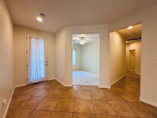 Foto del edificio - Beautiful Sun City Anthem home-55+ Community Available Now!