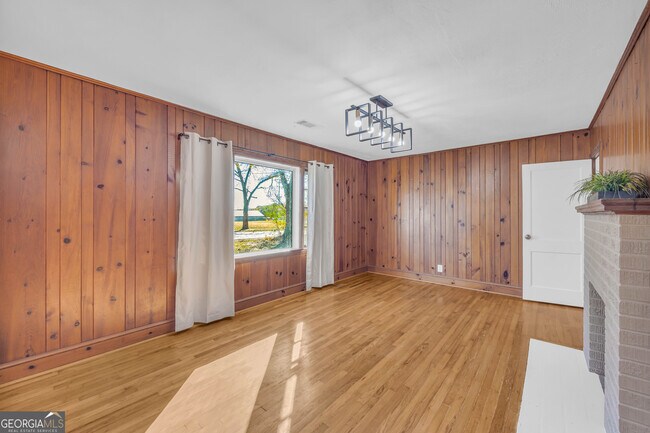 Foto del edificio - 76 Campbell Dr