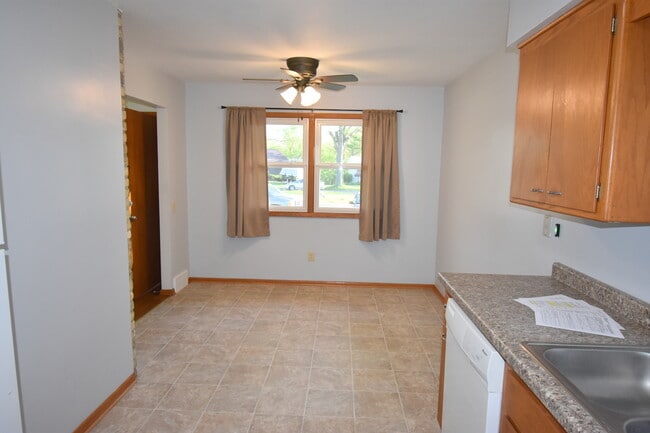 Kitchen/Dinning - 6706 Spring Grove Ct