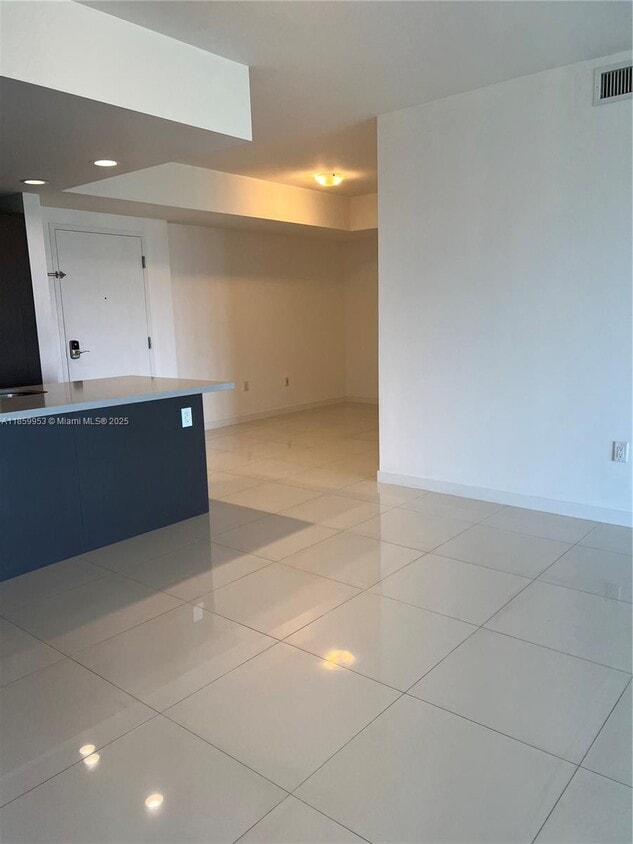 Foto principal - 7825 NW 107th Ave