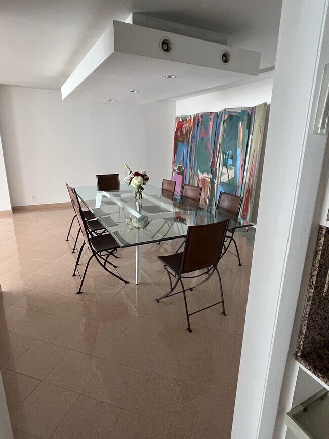 Foto del edificio - 10155 Collins Ave
