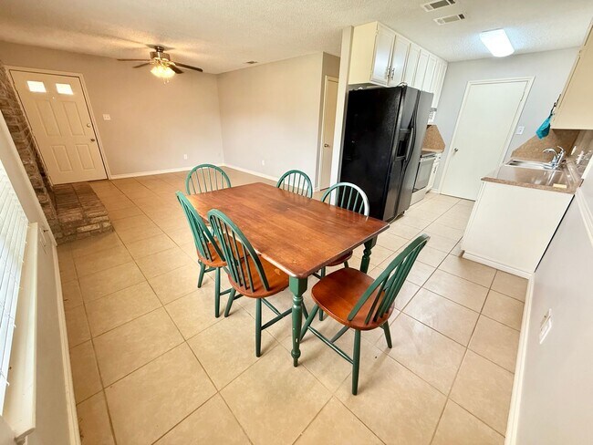 Foto del edificio - 3-bed/2-bath near Paluxy/Grande!