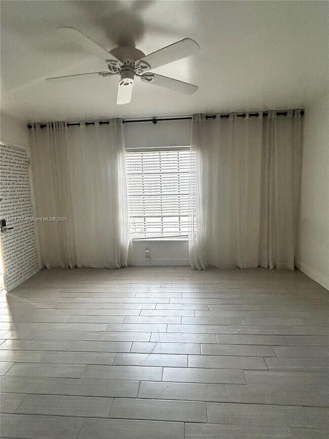 Foto del edificio - 2201 NE 66th St