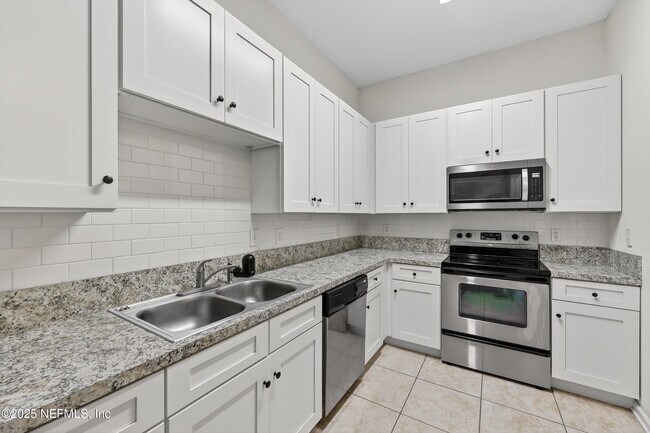 Building Photo - 209 Larkin Pl