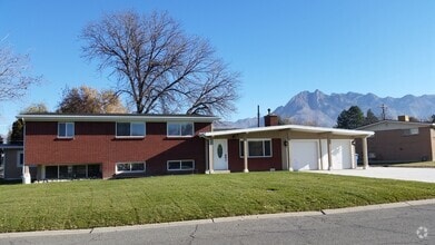 Building Photo - 5787 Lakeside Dr