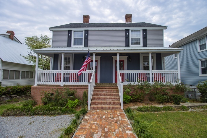 Primary Photo - 2 Bedroom, 1.5 Bath in West Columbia, Step...