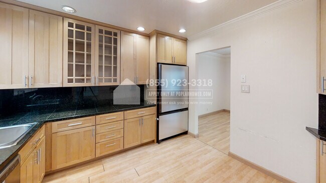 Foto del edificio - 823 Hillside Blvd