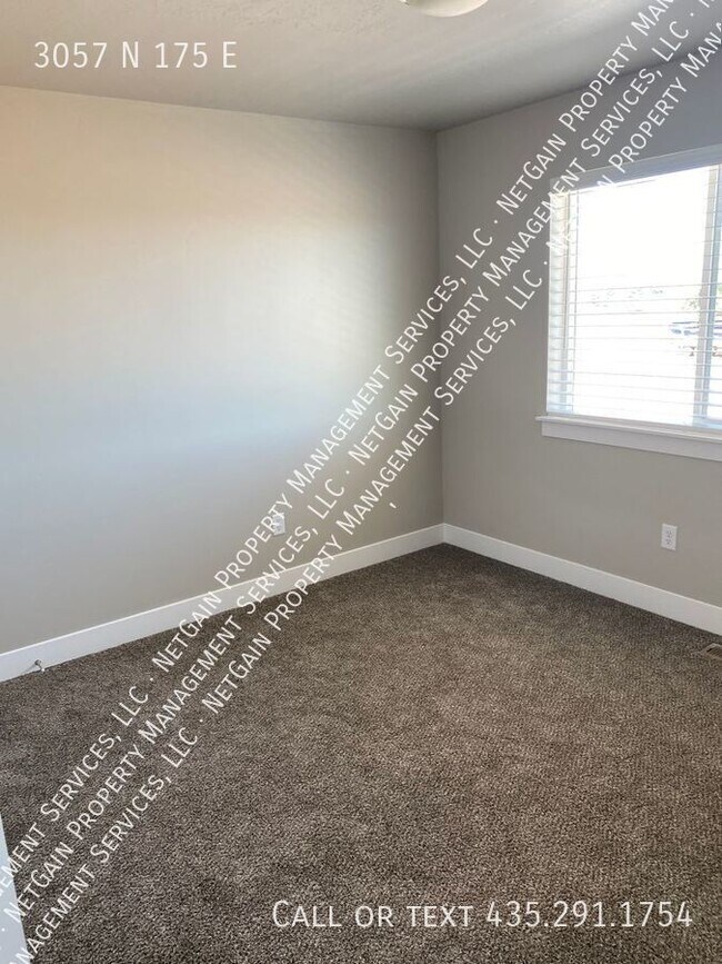 Building Photo - 3 Bedroom Cedar Bend Townhome