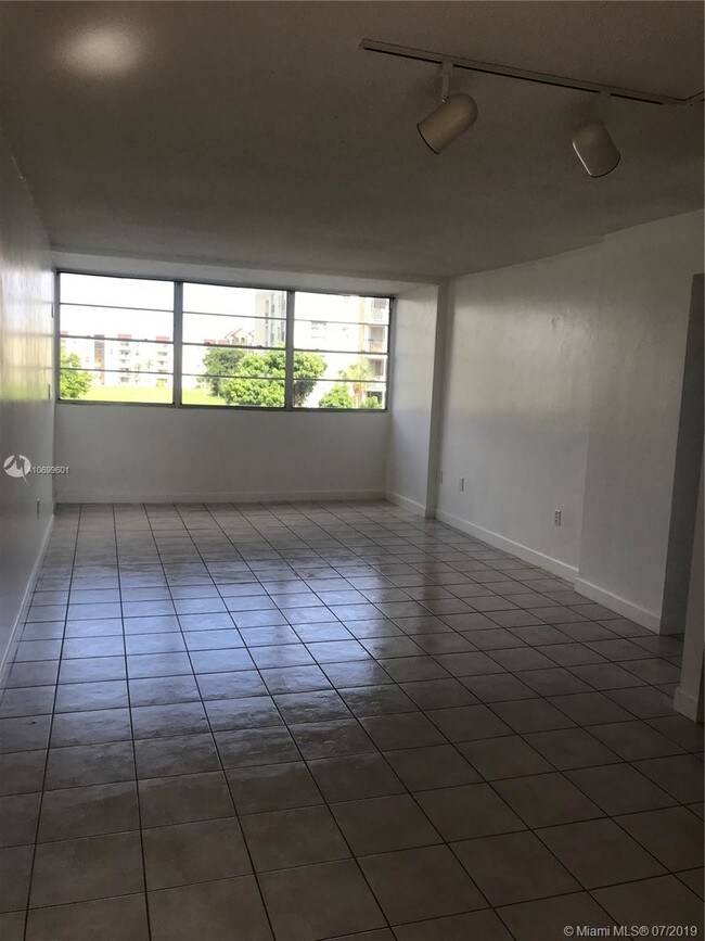 Foto del edificio - 870 NW 87th Ave
