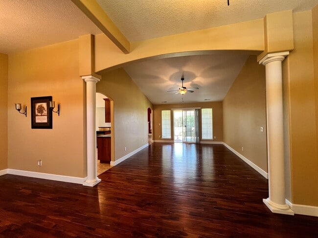 Building Photo - Well Maintained Home in Pelican Point Comm...
