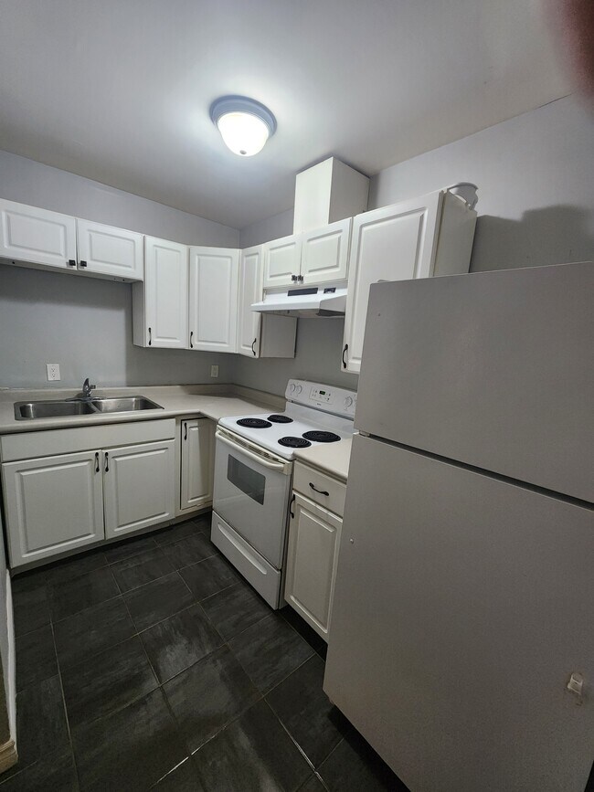 Building Photo - 15 Peel St