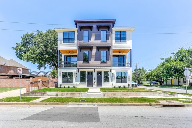 Foto del edificio - 3147 Forest Park Blvd