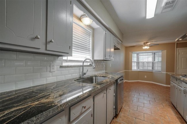 Building Photo - 7234 Brook Stone Dr