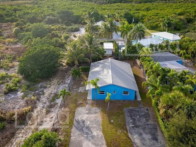 Building Photo - 13753 Oleander Ave