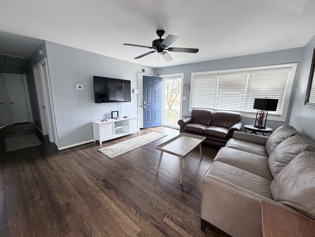 Building Photo - 1366 Baychester Ave