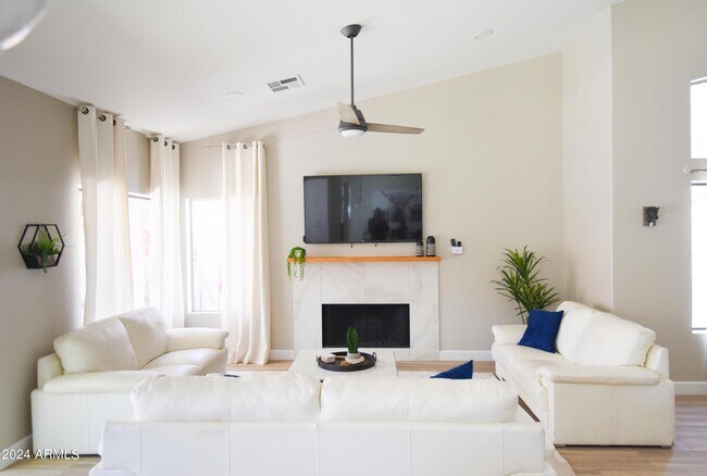 Foto del edificio - 5921 E Grandview Rd