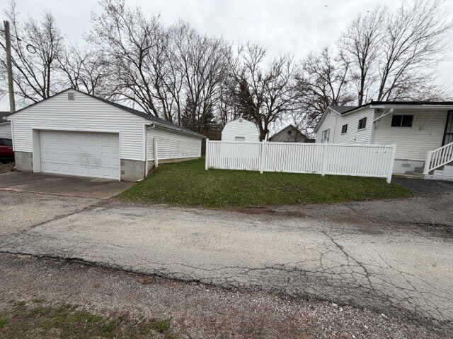 Foto del edificio - 107 W Main St