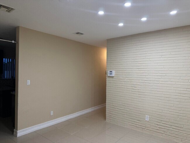Foto del edificio - 4011 SW 28th St