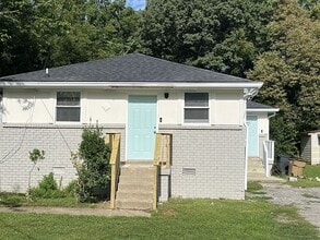 Building Photo - 817 Brooks Ave