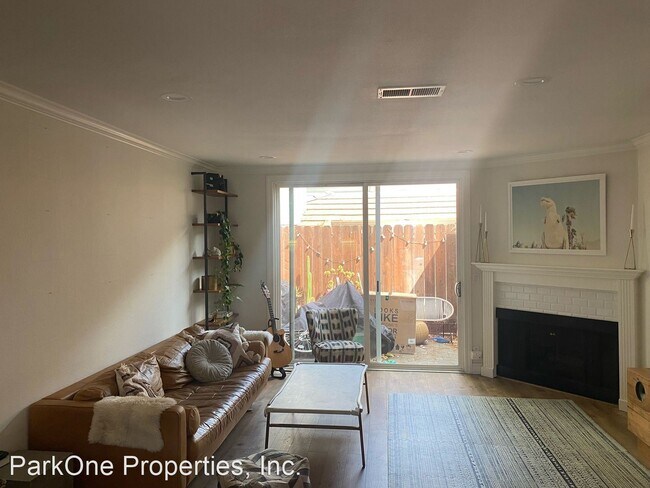 Building Photo - 2 br, 1.5 bath House - 1006 San Souci