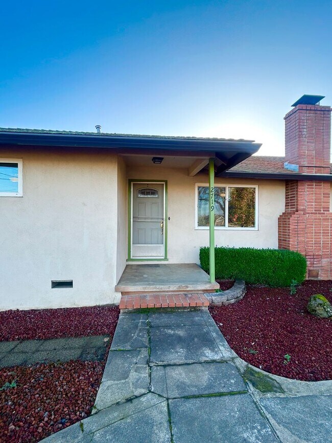 Foto del edificio - Great home just outside of town!