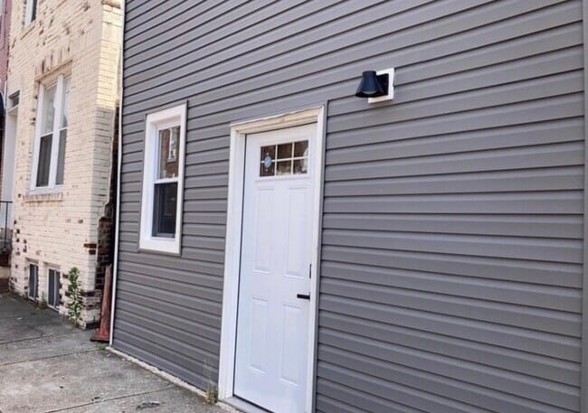 Building Photo - 1815 S 23rd St