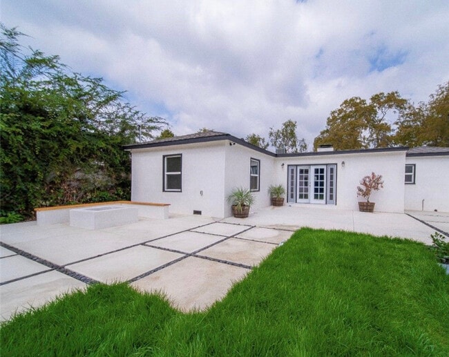 Building Photo - 11516 La Maida St