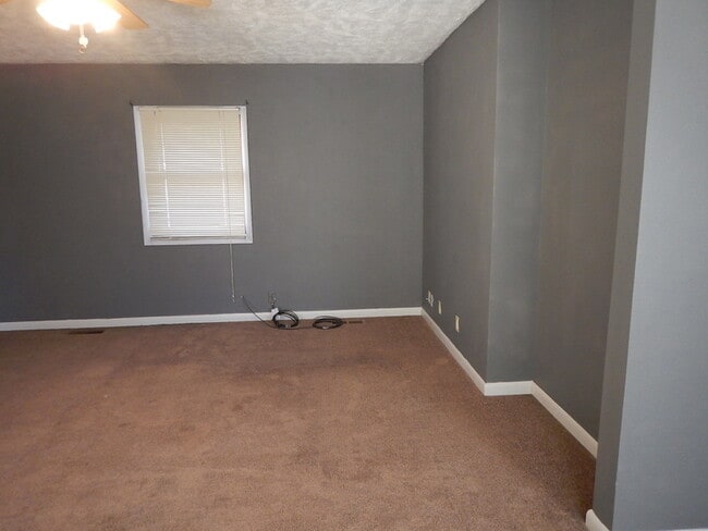 Foto del edificio - 219 McDonald Ave