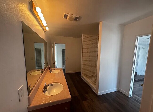 Foto del edificio - 4350 Filhurst Ave