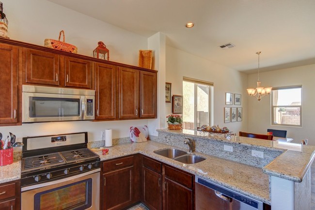 Building Photo - Furnished in Granville