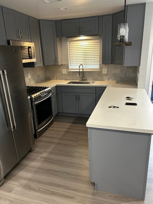 Foto principal - 7814 Lindley Ave