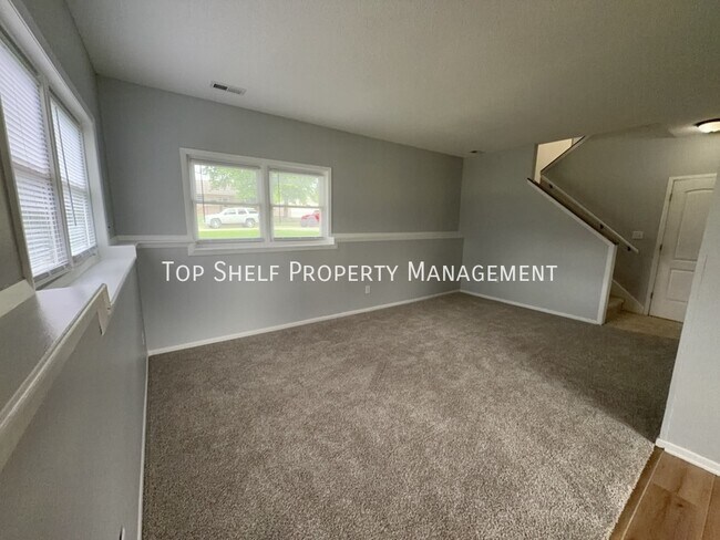 Foto del edificio - 703 11th Ave NW
