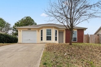 Building Photo - 2562 Brookside St