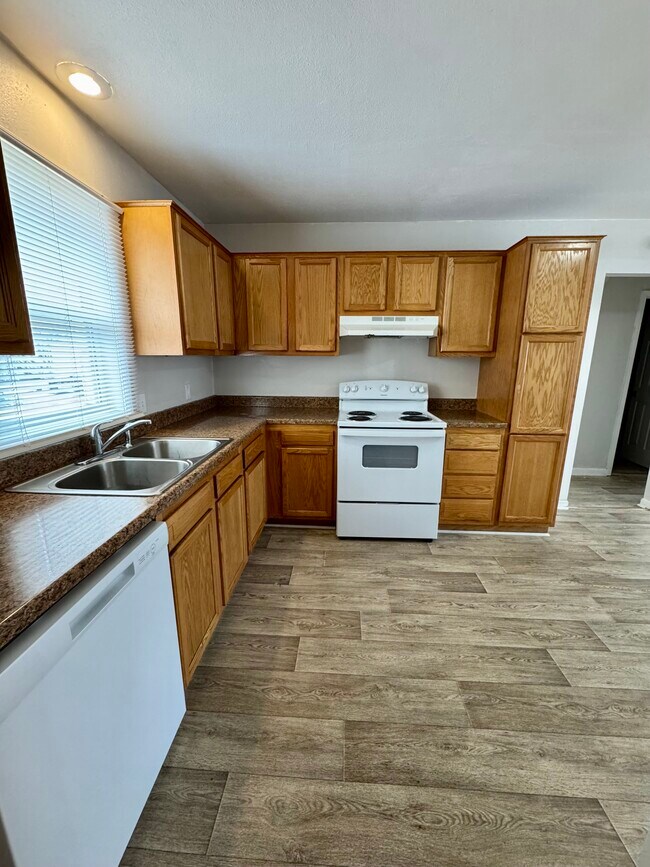 Foto del edificio - 671 W 64th St