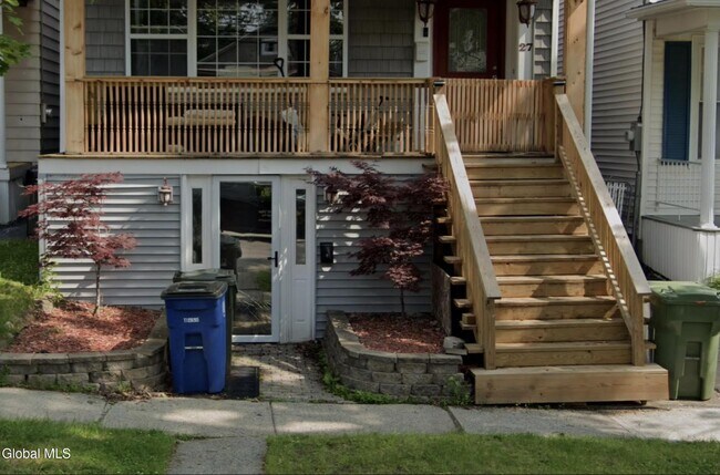 Foto del edificio - 27 McElwain Ave