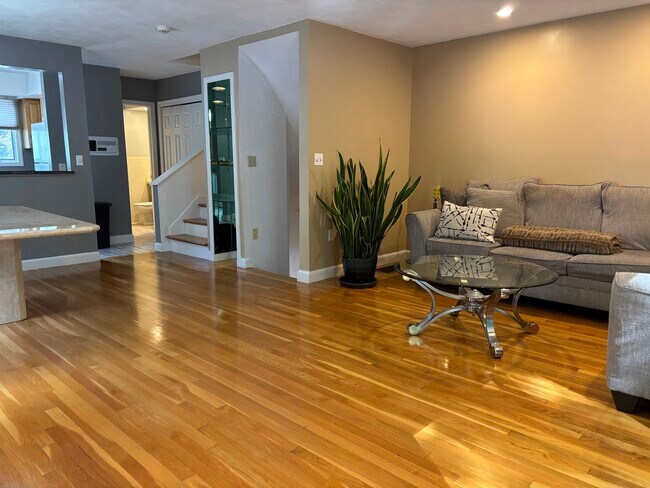 Foto del edificio - 701 Sherwood Forest Ln