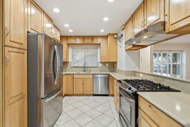 Foto del edificio - Beautiful Remodeled 3-Bedroom 2-Bathroom S...