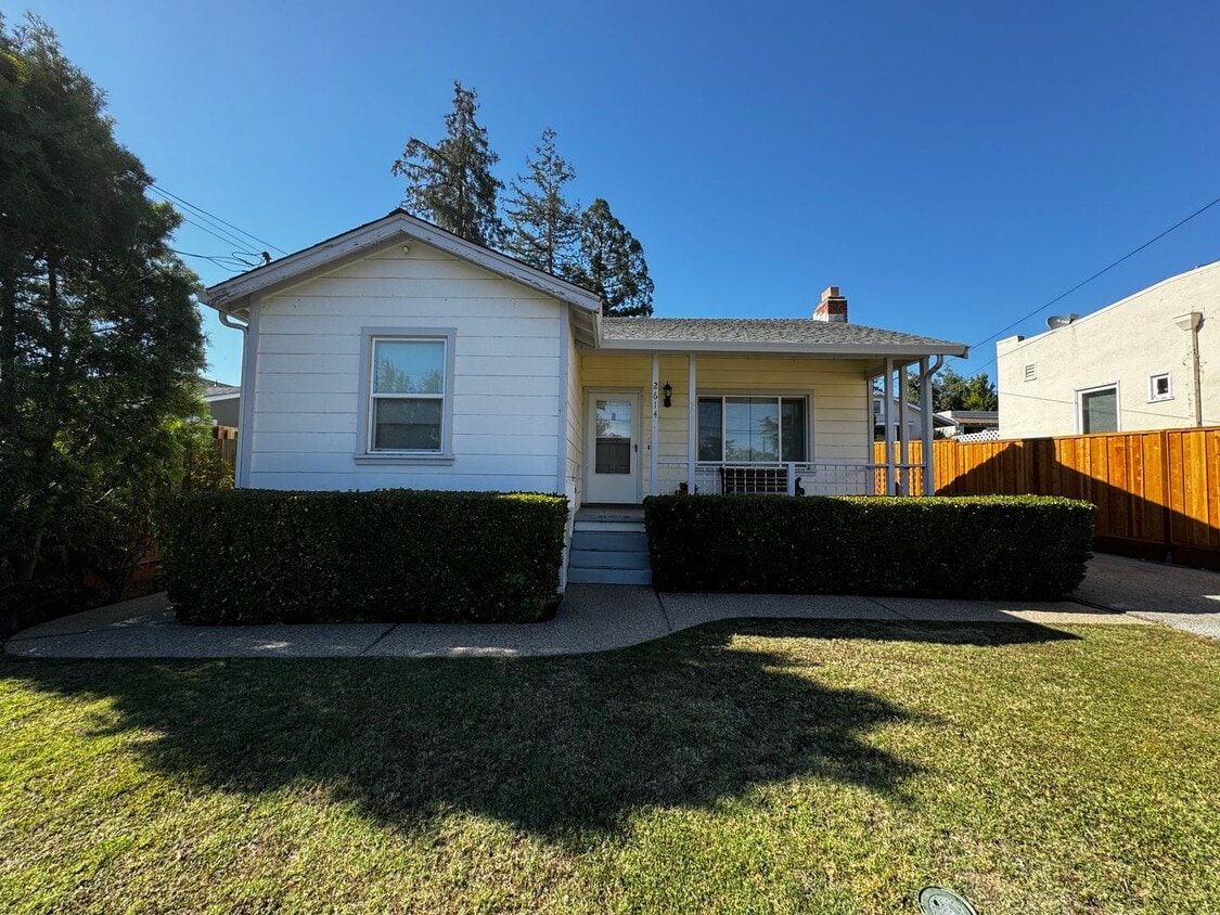 Primary Photo - Attractive 2BR/1BA Home on Jefferson Stree...