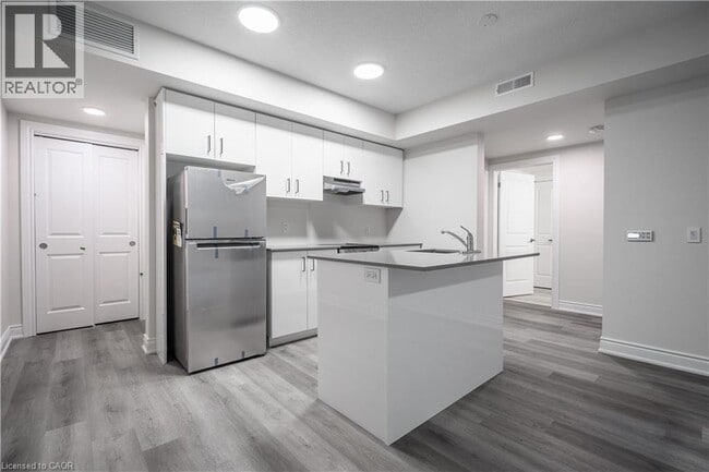 Building Photo - 259 King St E