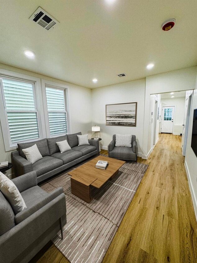 Foto principal - 750 COMMUNIPAW Ave