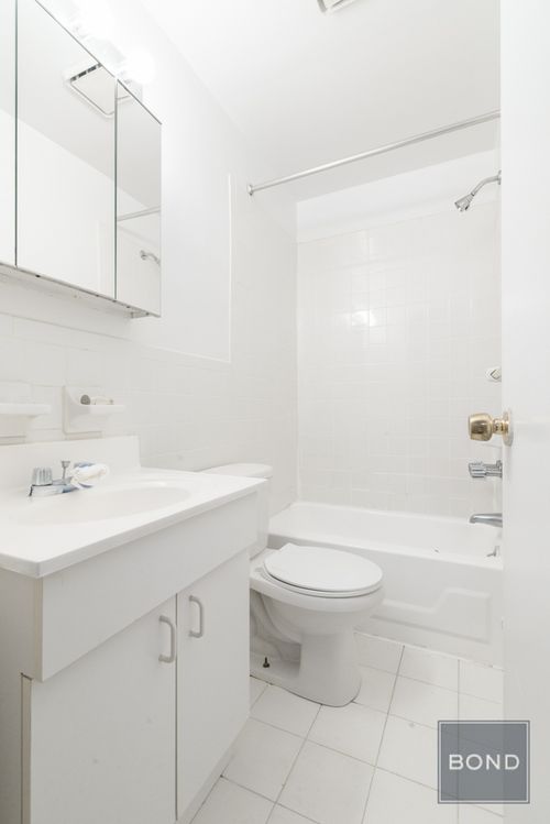 Foto del edificio - 416 E 65th St
