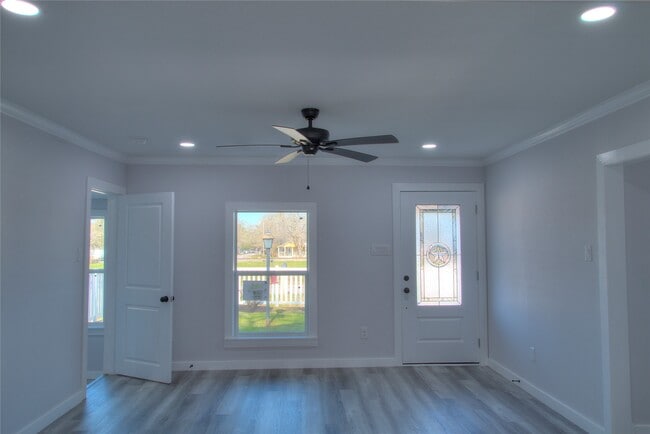 Building Photo - 415 Perkins Ave