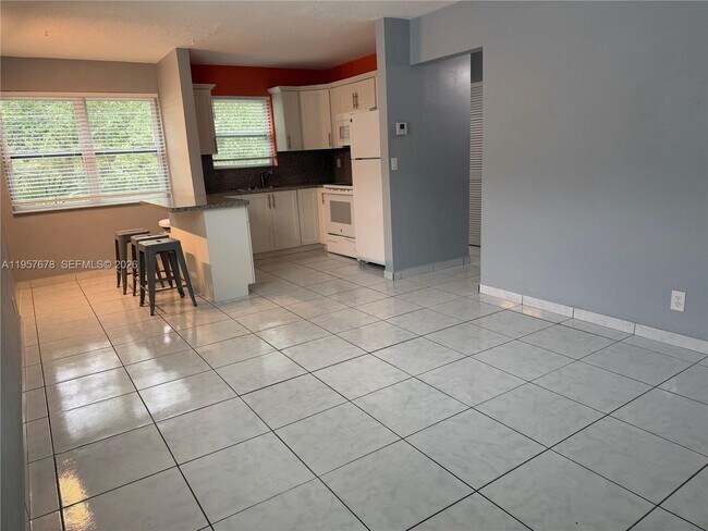 Building Photo - 1301 N 12th Ct