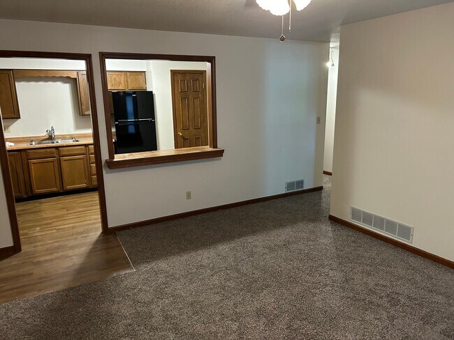 Building Photo - Central location apartment