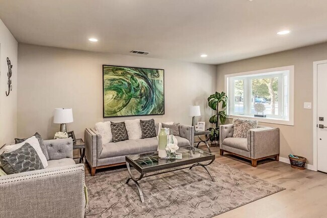 Foto del edificio - 3BD/2BA – Stunning Remodel, Prime Location...