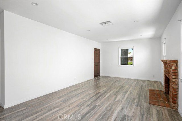 Building Photo - 6438 Densmore Ave