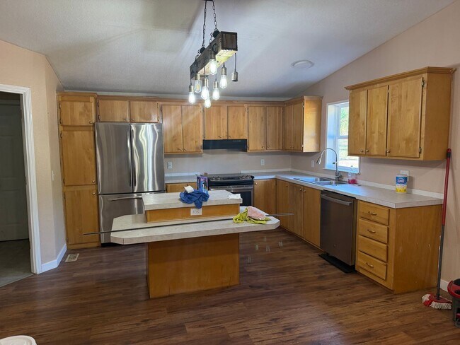 Building Photo - 38613 Hungry Hill Rd